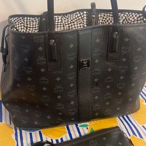 Like new MCM Large tote bag❤️Gorgeous!!!!